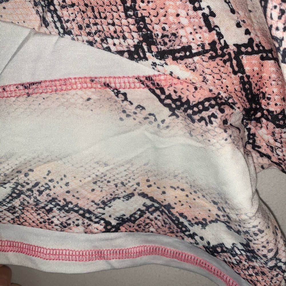 Super soft snake print top - Picture 4 of 5